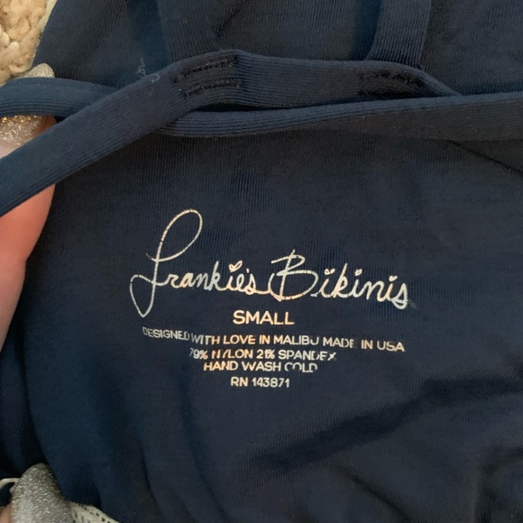 Frankies Bikinis Medley Shibori Tie Dye High Neck Navy/White Strappy Top Size S - Picture 7 of 8